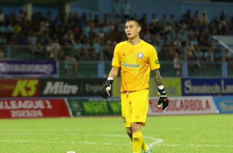Hy hữu: Cầu thủ bị 3 CLB V-League nợ phí lót tay, chỉ mong muốn…