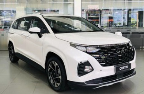 Hyundai Custin giảm giá 75 triệu, tăng lực cạnh tranh Toyota Innova