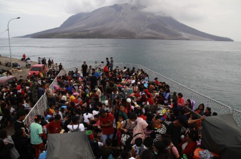 Indonesia sẽ di dời dân vĩnh viễn khỏi khu vực gần núi lửa hoạt động