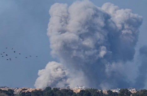 Israel không kích 300 mục tiêu của Hamas tại Gaza, tấn công phủ đầu Hezbollah