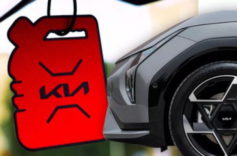 KIA tặng nước hoa... mùi xăng, giúp người dùng xe điện 'nguôi' nỗi nhớ xe xăng