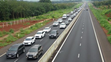 Kẹt xe nghiêm trọng trên cao tốc Phan Thiết – Dầu Giây