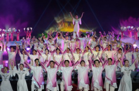 Khai mạc Năm du lịch quốc gia 2025 hoành tráng trên sông Hương