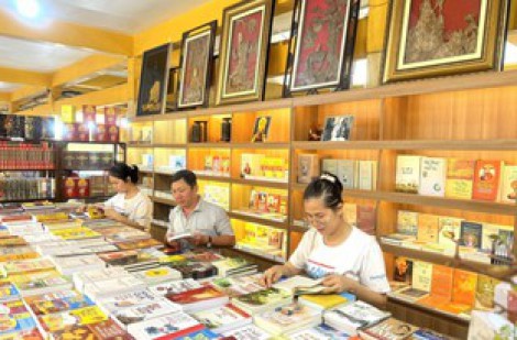 Khai mạc triển lãm sách Phật giáo
