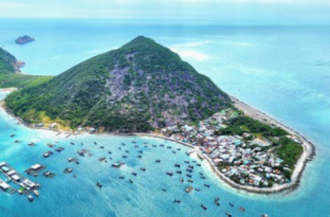 Khám phá non nước Bích Đầm bình yên trong vịnh Nha Trang