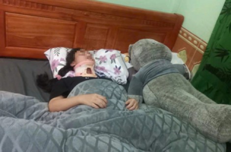 Khởi tố 6 nữ sinh đánh bạn gãy đốt sống cổ