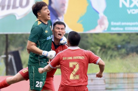 Kịch tính bóng đá sinh viên: 2 thẻ đỏ cùng 2 quả phạt đền, gay cấn đến giờ chót