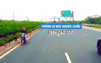 Kinh hoàng người đàn ông đầu trần phóng xe máy ngược chiều trên cao tốc