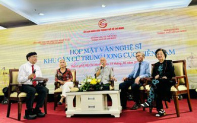 Lãnh đạo TP.HCM họp mặt văn nghệ sĩ khu căn cứ T.Ư Cục miền Nam