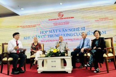 Lãnh đạo TP.HCM họp mặt văn nghệ sĩ khu căn cứ T.Ư Cục miền Nam
