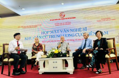 Lãnh đạo TP.HCM họp mặt văn nghệ sĩ khu căn cứ T.Ư Cục miền Nam
