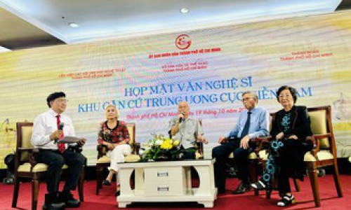 Lãnh đạo TP.HCM họp mặt văn nghệ sĩ khu căn cứ T.Ư Cục miền Nam
