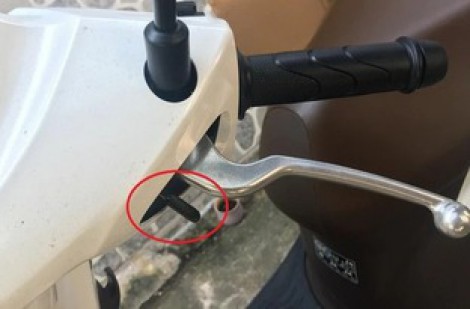 Lẫy gạt sau phanh xe tay ga, trang bị hữu dụng nhưng ít người biết