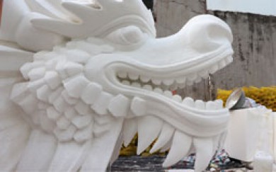 Linh vật rồng khổng lồ dài 120 mét cho đường hoa Nguyễn Huệ được làm thế nào?