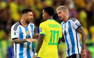 Lionel Messi thêm một lần hứng chịu chỉ trích