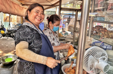 Lunch Lady, bà chủ quán Việt nổi tiếng thế giới đột tử ở Canada