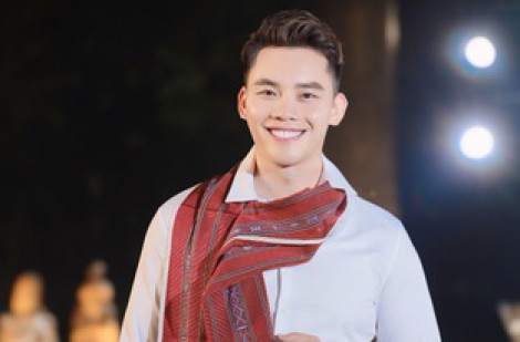 MC Mạnh Khang 'phải lòng' với vải thổ cẩm Tây nguyên