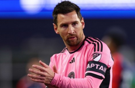 Messi nói gì khi bị ngăn cản vào sân sút phạt cho Inter Miami?