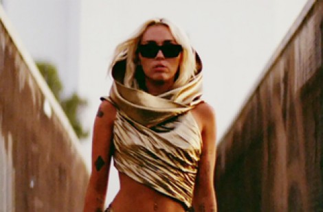 Miley Cyrus phủ nhận đạo nhạc của Bruno Mars