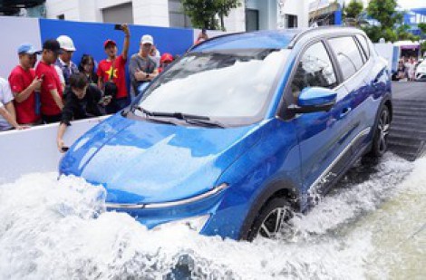 Mối nguy tiềm ẩn khi 'lội nước' bằng xe điện