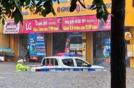 Mưa lớn, nhiều tuyến đường ở Quảng Ninh tê liệt