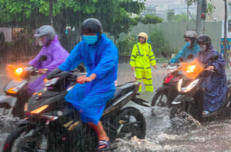 Mưa lớn từ Quảng Trị đến Quảng Ngãi, 8 tỉnh nguy cơ sạt lở đất, lũ quét