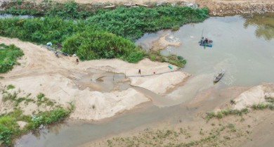 Nạn trộm cát tái diễn trên sông Trà Khúc