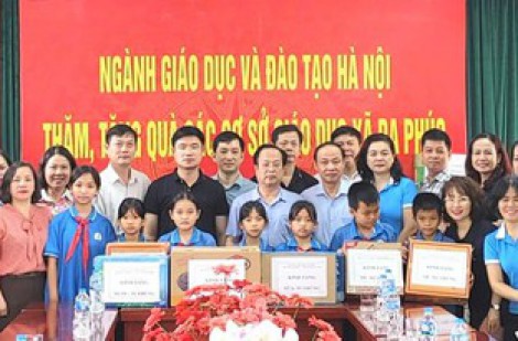 Ngành giáo dục Hà Nội tặng các địa phương bị bão lũ 500 tấn hàng