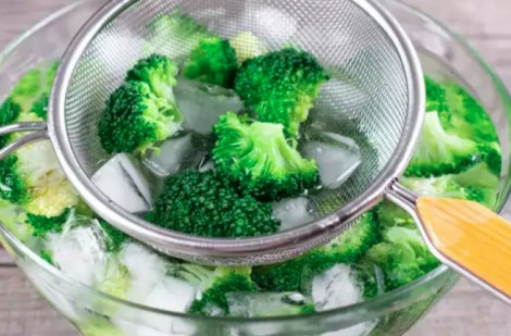 Ngập tràn đồ ăn dịp Tết nhưng bông cải xanh vẫn luôn là “chân ái”