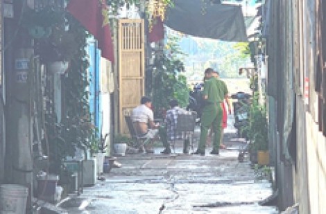 Nghi án đâm chết người rồi khóa trái cửa treo cổ tự tử