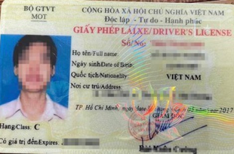 Ngoài giấy phép lái xe bắt buộc phải mang theo giấy tờ gì, theo luật mới?