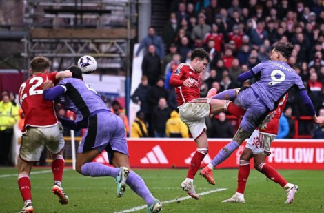 Ngoại hạng Anh - Liverpool thắng nghẹt thở, Aston Villa nỗ lực đua top 4