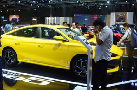 Người Việt giảm mua ô tô sedan