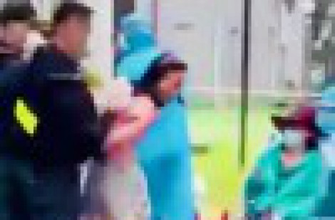 Người bị cưỡng chế đi xét nghiệm Covid-19 xin hoãn phiên xét xử vụ kiện hành chính