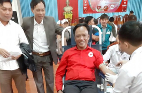 Người cho đi những giọt máu hồng