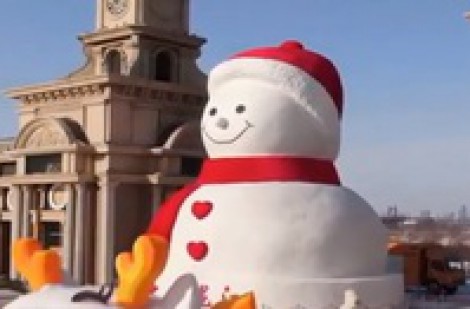 Người tuyết khổng lồ tại Cáp Nhĩ Tân