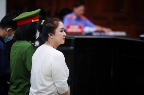 Nguyễn Phương Hằng bật khóc xin giảm án, dù chỉ 1 ngày tù