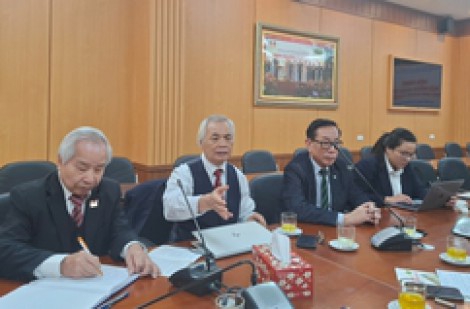 ”Nhìn người ta cướp trường, các thầy có xót không?”