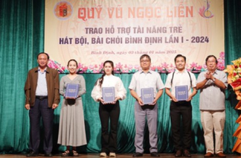 Những tài năng hát bội, bài chòi nhận hỗ trợ từ quỹ Vũ Ngọc Liễn
