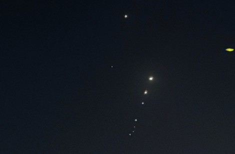 NÓNG: Iran phóng tên lửa tấn công căn cứ Mỹ ở Qatar, Iraq