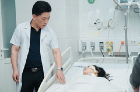Nữ điều dưỡng bị đâm 11 nhát khi ngăn kẻ dùng dao tấn công nhiều người