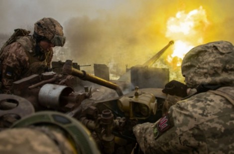 Nước cờ mạo hiểm của Ukraine khi chuyển từ phản công sang phòng thủ
