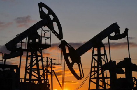 OPEC+ gia hạn cắt giảm sản lượng dầu tới hết quý II