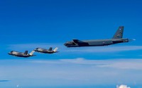 Pháo đài bay B-52 tập trận tấn công gần Venezuela giữa căng thẳng