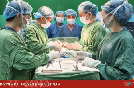 Phẫu thuật thành công ca ung thư tuyến giáp xâm lấn khí quản hiếm gặp