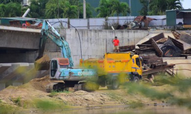 Quảng Ngãi: Trộm cát từ công trình đập dâng hạ lưu sông Trà Khúc đưa ra ngoài