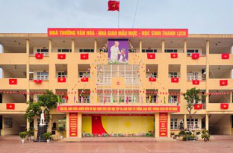 Quảng Ninh: Cảnh cáo cán bộ phường có con được sửa điểm