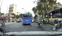 Ra đường gặp xe buýt là sợ