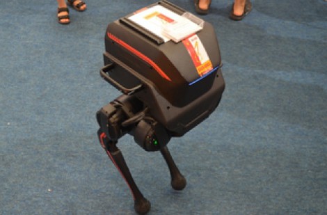 Robot Trung Quốc gắn logo ĐH Bách khoa Hà Nội, nhà trường nói gì?