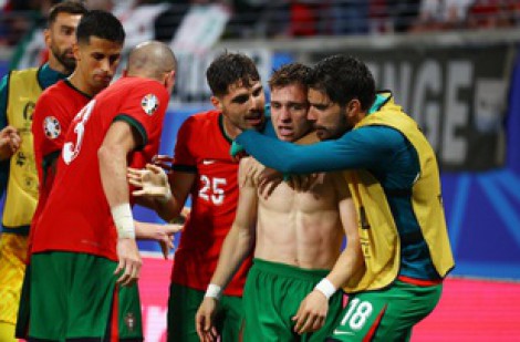 Ronaldo phung phí cơ hội, đội tuyển Bồ Đào Nha 'toát mồ hôi' mới thắng nổi CH Czech